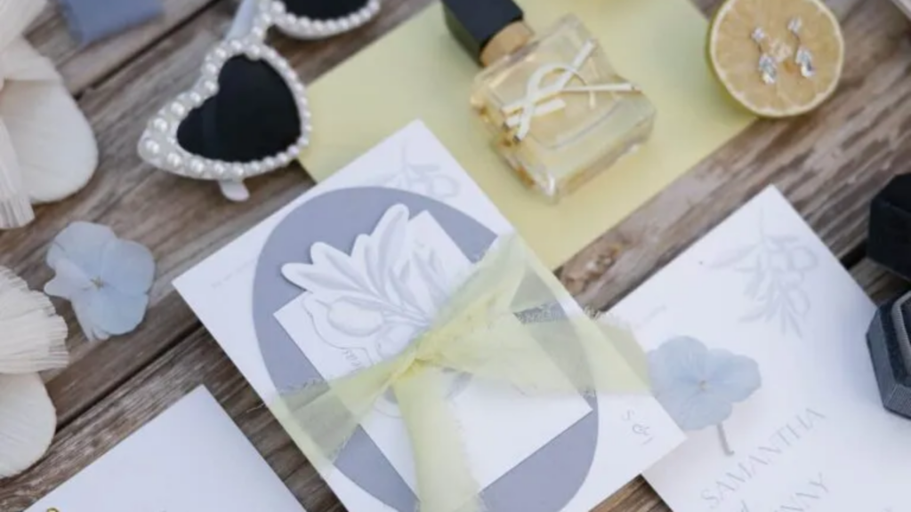 A luxury wedding ceremony at a historic villa overlooking Lake Como, Italy. This guide by Bild-Hochzeit explains how to find the best wedding photographer in Lake Como, specializing in high-end venues like Villa del Balbianello and Bellagio.